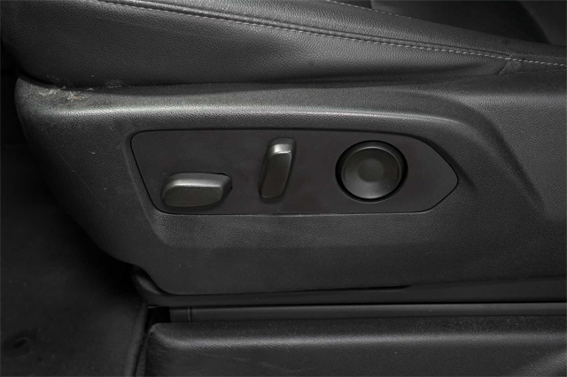 Vehicle image 29 of 32