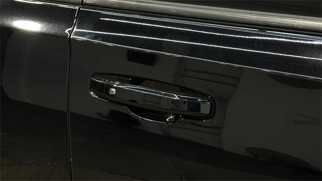 Vehicle image 25 of 34