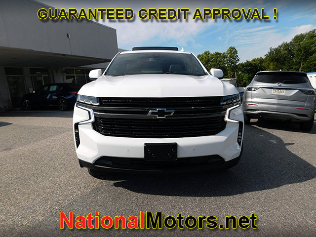2021 Chevrolet Suburban RST Image 2 of 32