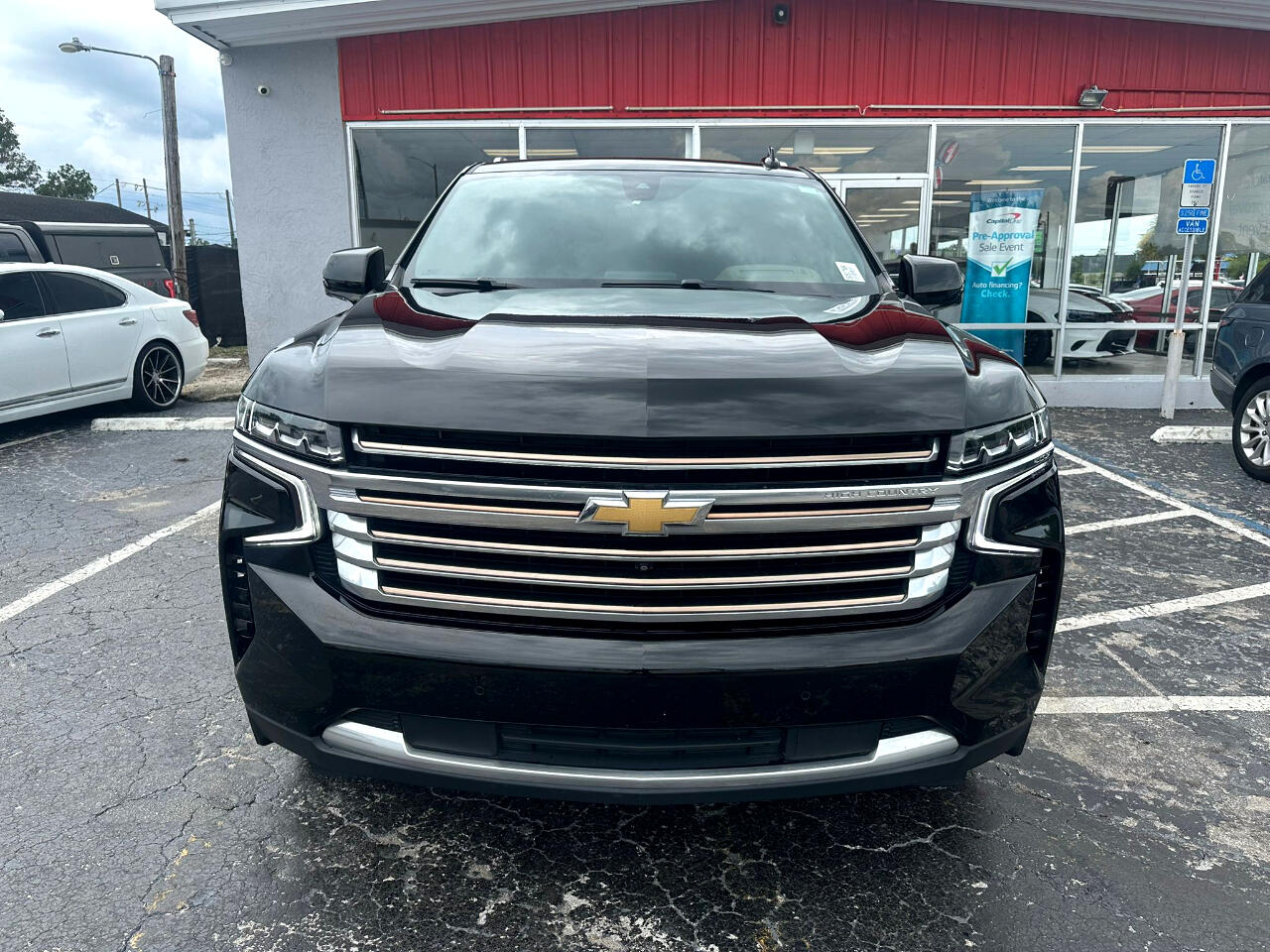 2021 Chevrolet Tahoe High Country Image 2 of 17