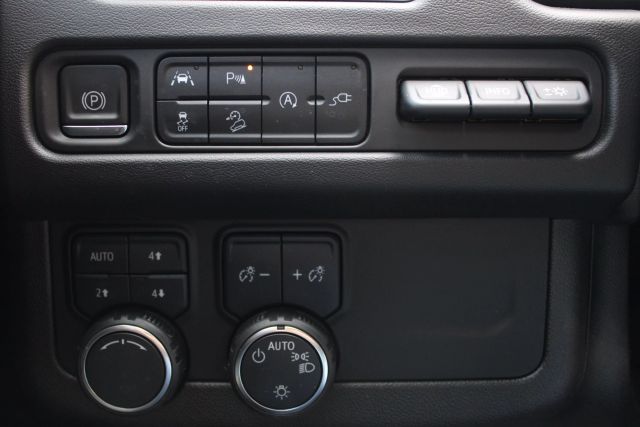 Vehicle image 32 of 55