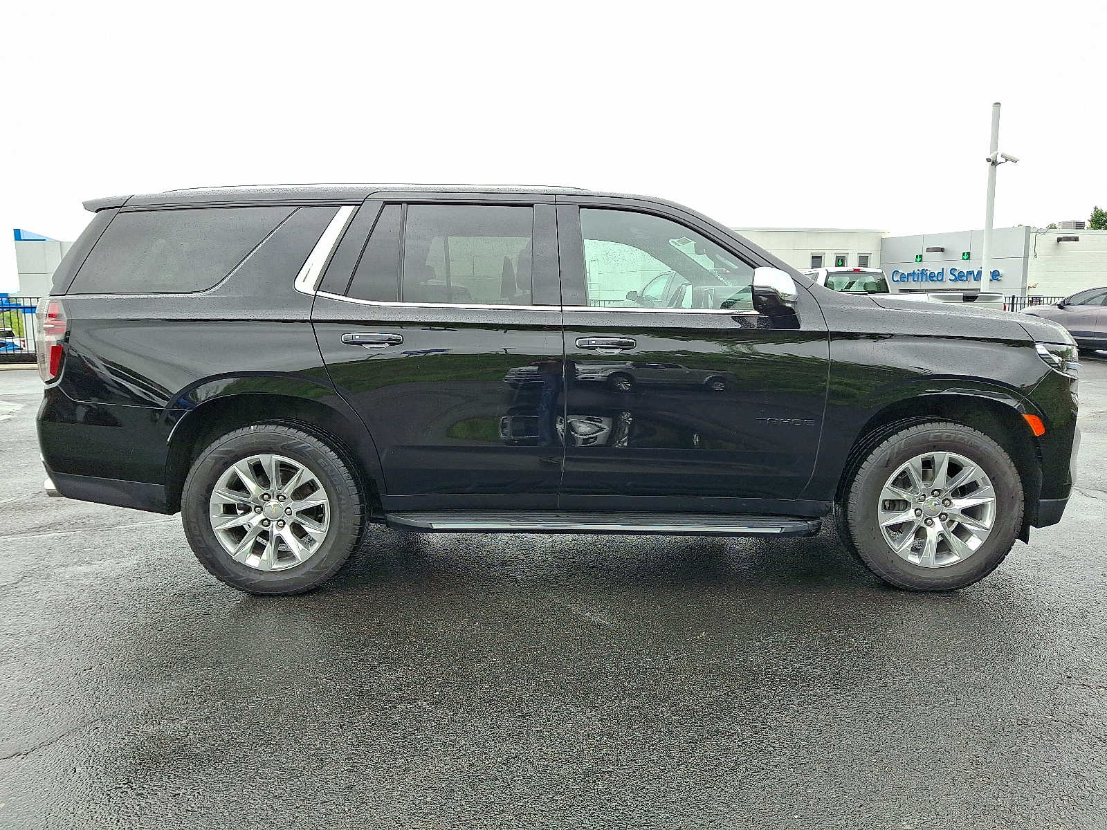 2021 Chevrolet Tahoe Premier Image 3 of 32