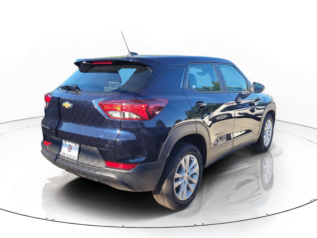 2021 Chevrolet Trailblazer LS Image 3 of 30