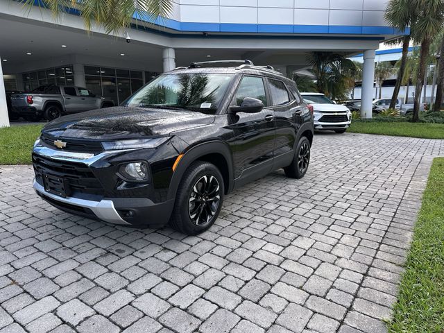 2021 Chevrolet Trailblazer LT Image 2 of 39