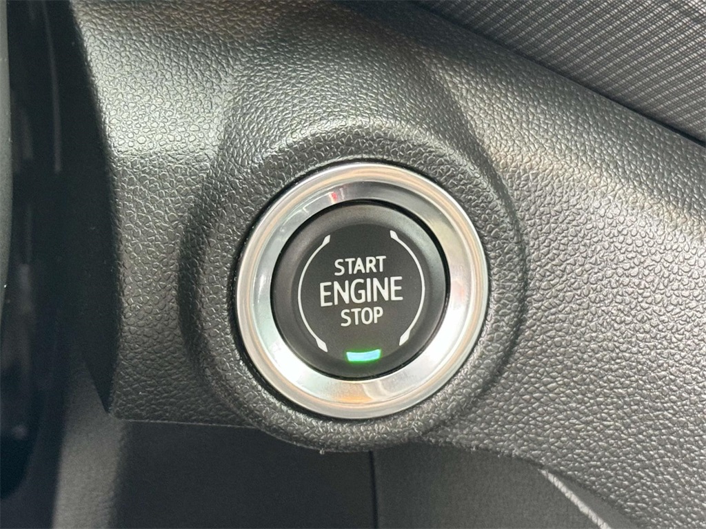 Vehicle image 25 of 30