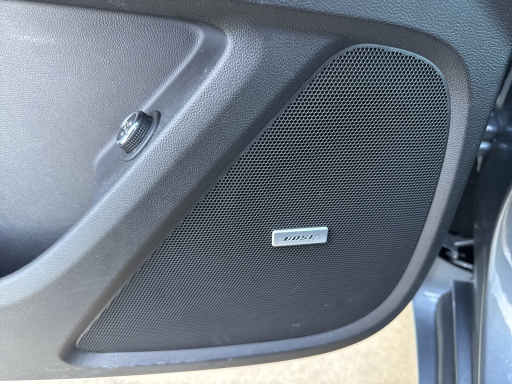 Vehicle image 23 of 42