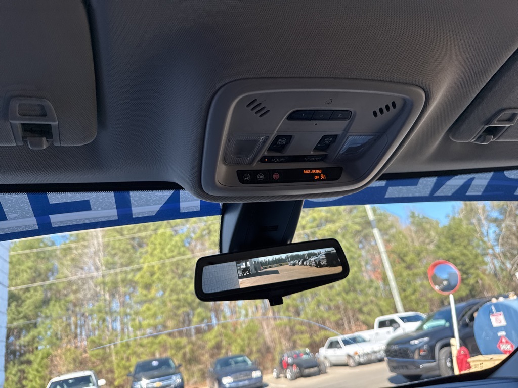 Vehicle image 33 of 42