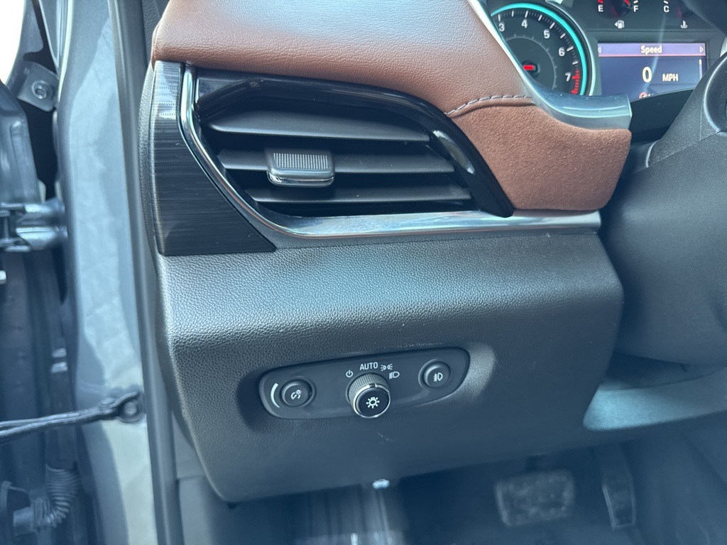 Vehicle image 24 of 42