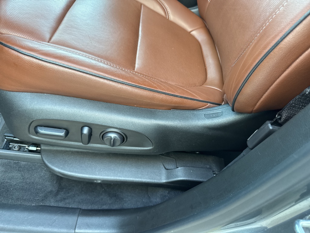 Vehicle image 20 of 42