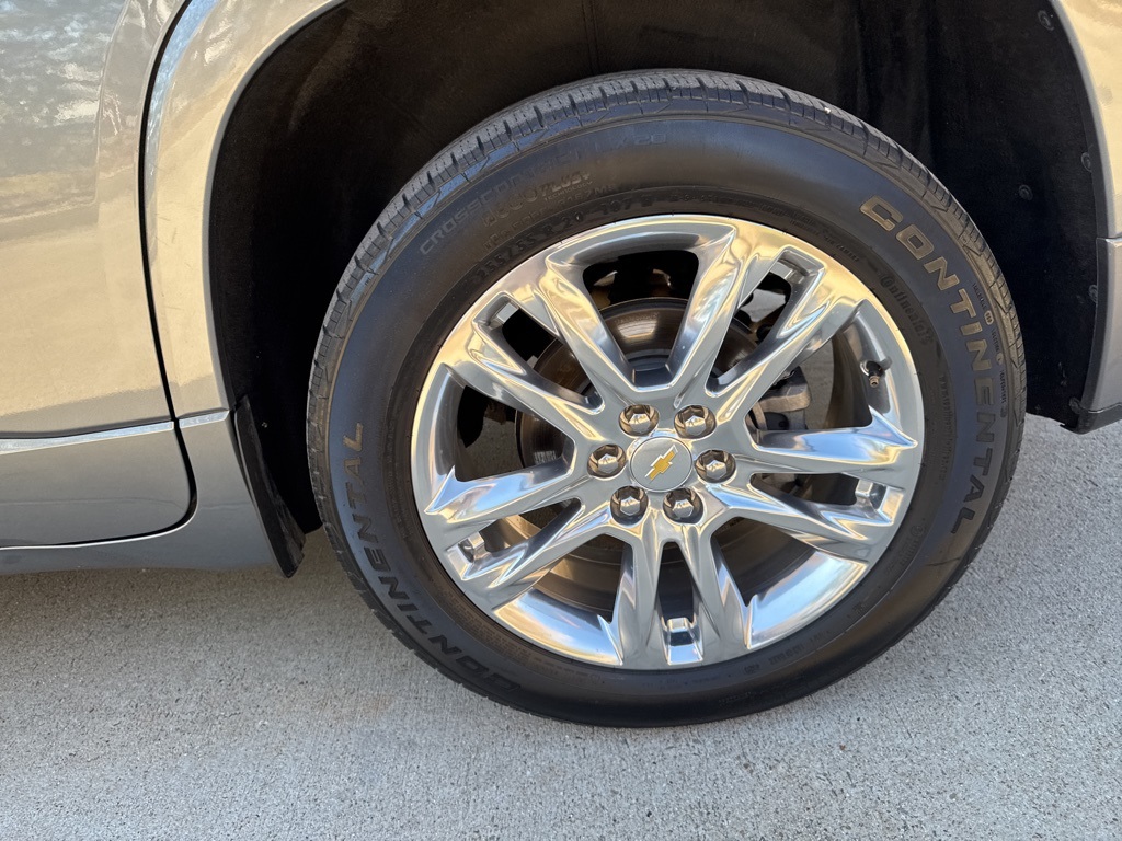 Vehicle image 10 of 42