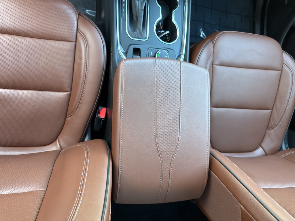 Vehicle image 27 of 42