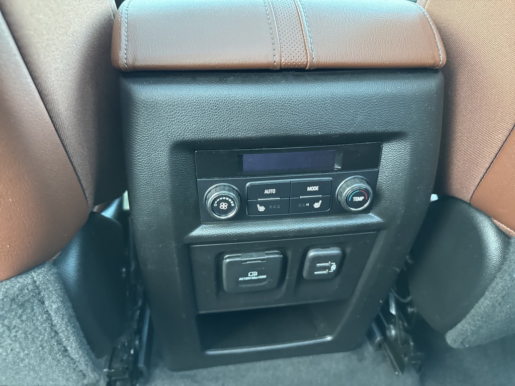 Vehicle image 38 of 42
