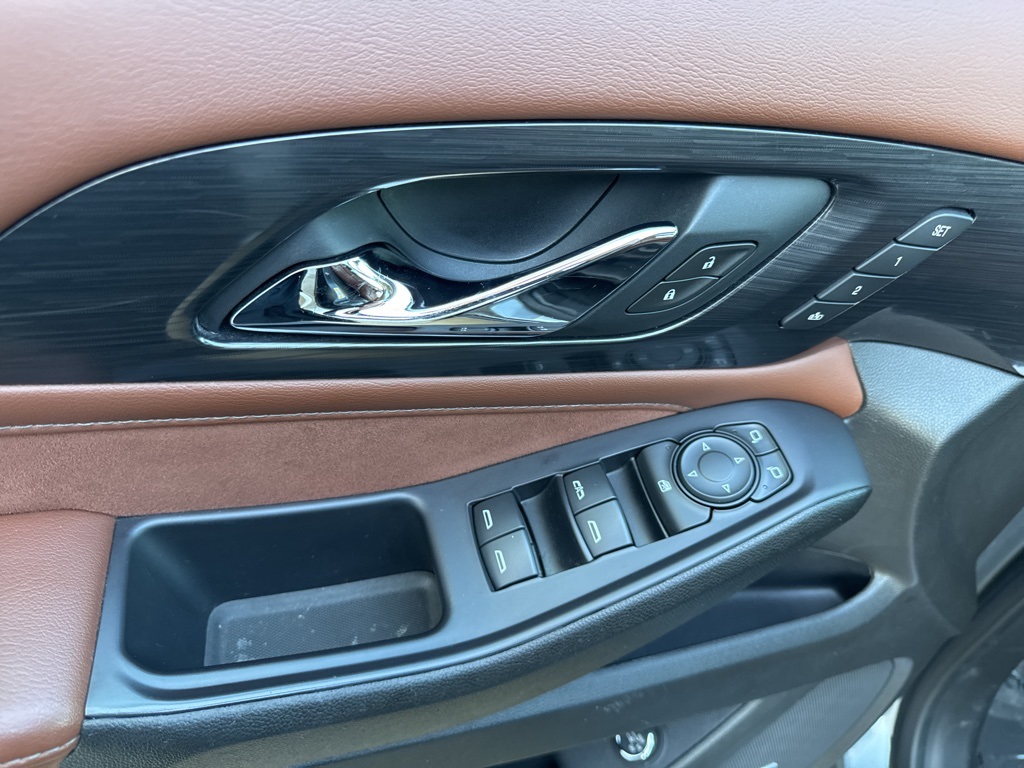 Vehicle image 22 of 42
