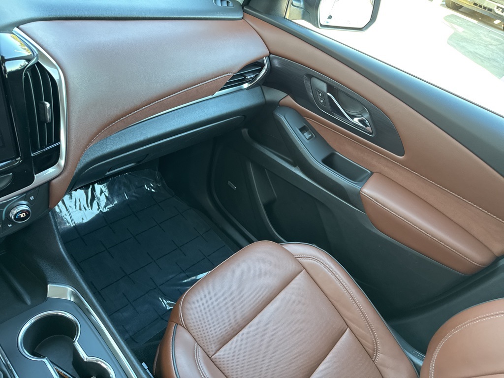 Vehicle image 32 of 42