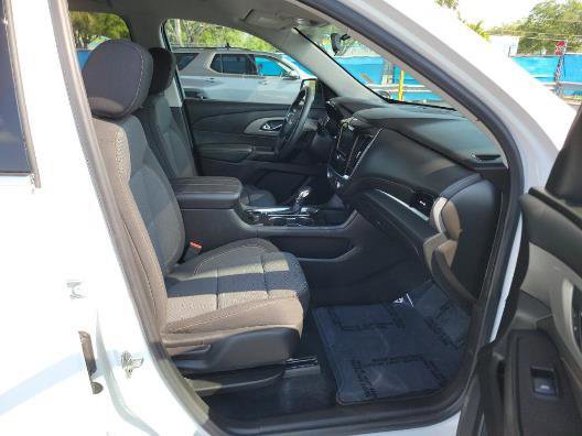 Vehicle image 7 of 9