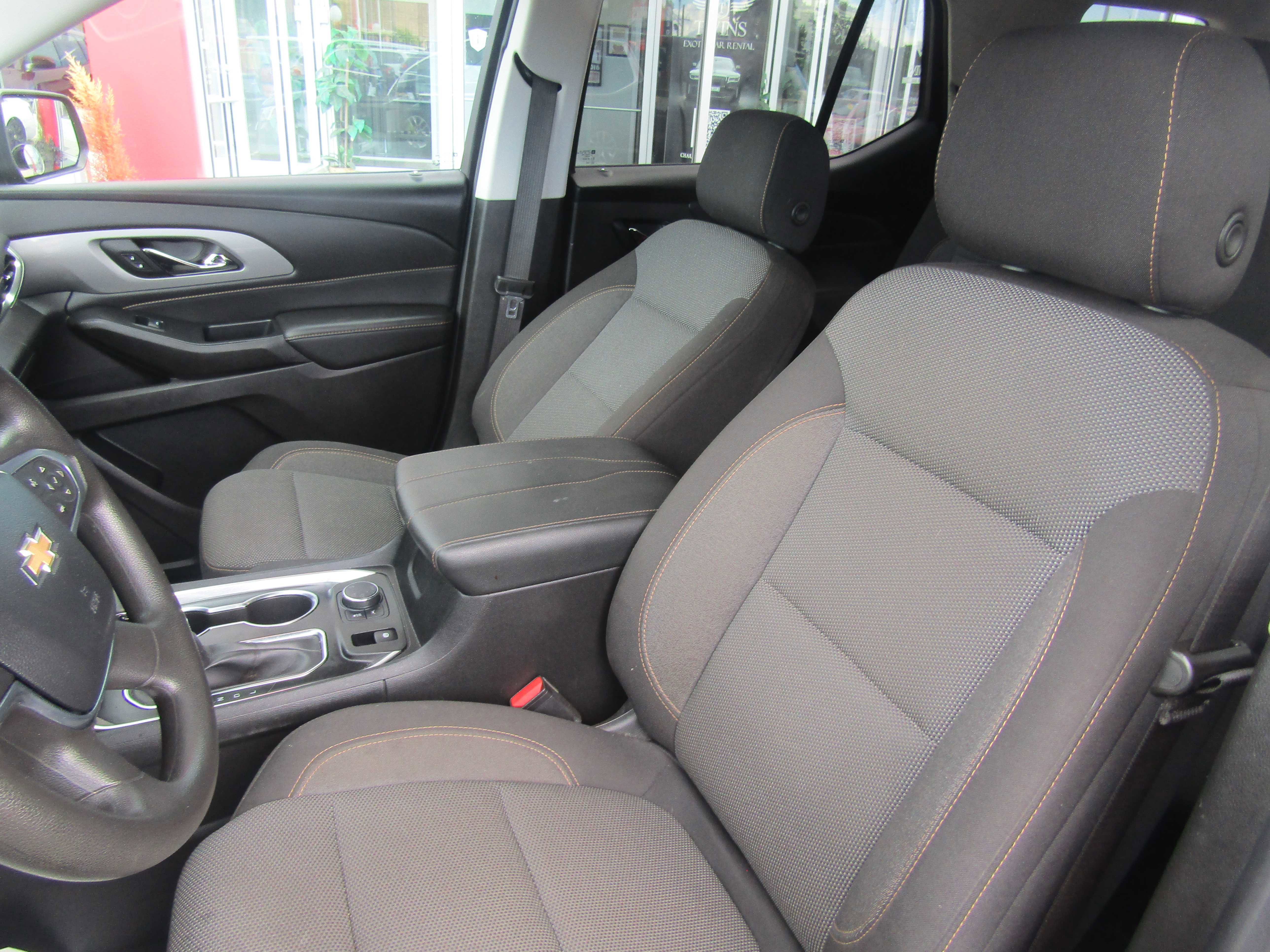 2021 Chevrolet Traverse LS Image 9 of 19