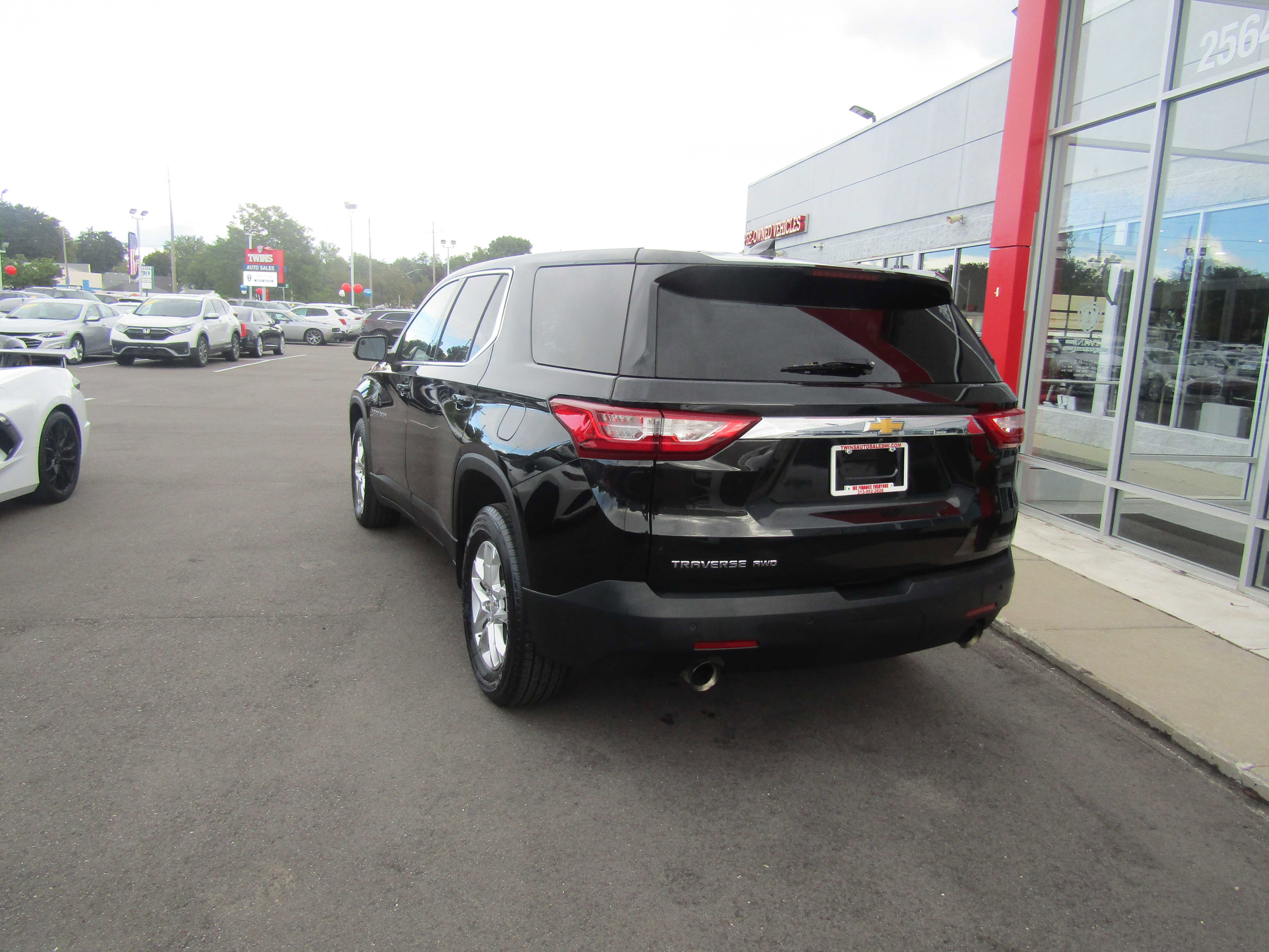 2021 Chevrolet Traverse LS Image 6 of 19