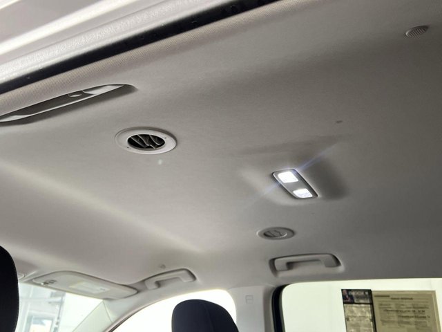 Vehicle image 21 of 30