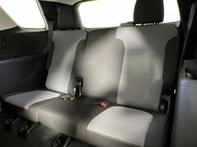 Vehicle image 23 of 30