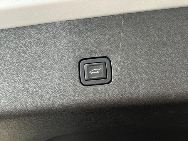 Vehicle image 25 of 30