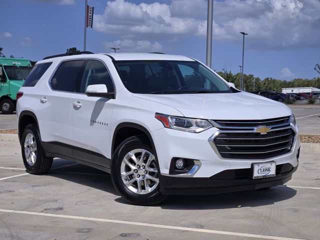 2021 Chevrolet Traverse LT Leather Image 3 of 32