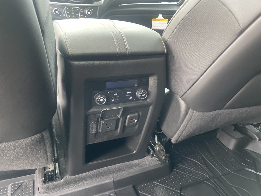 Vehicle image 18 of 21