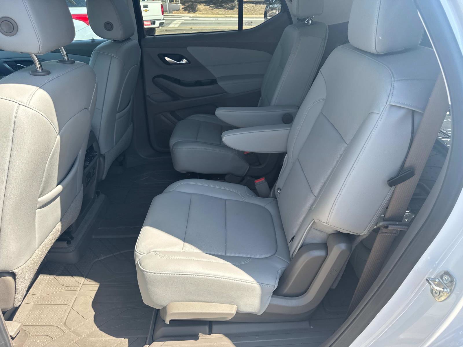 Vehicle image 7 of 12