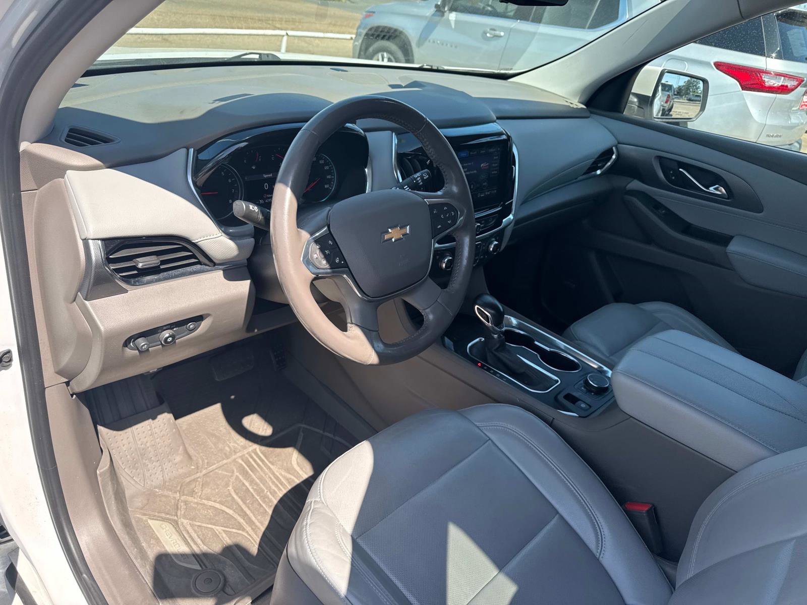 Vehicle image 9 of 12