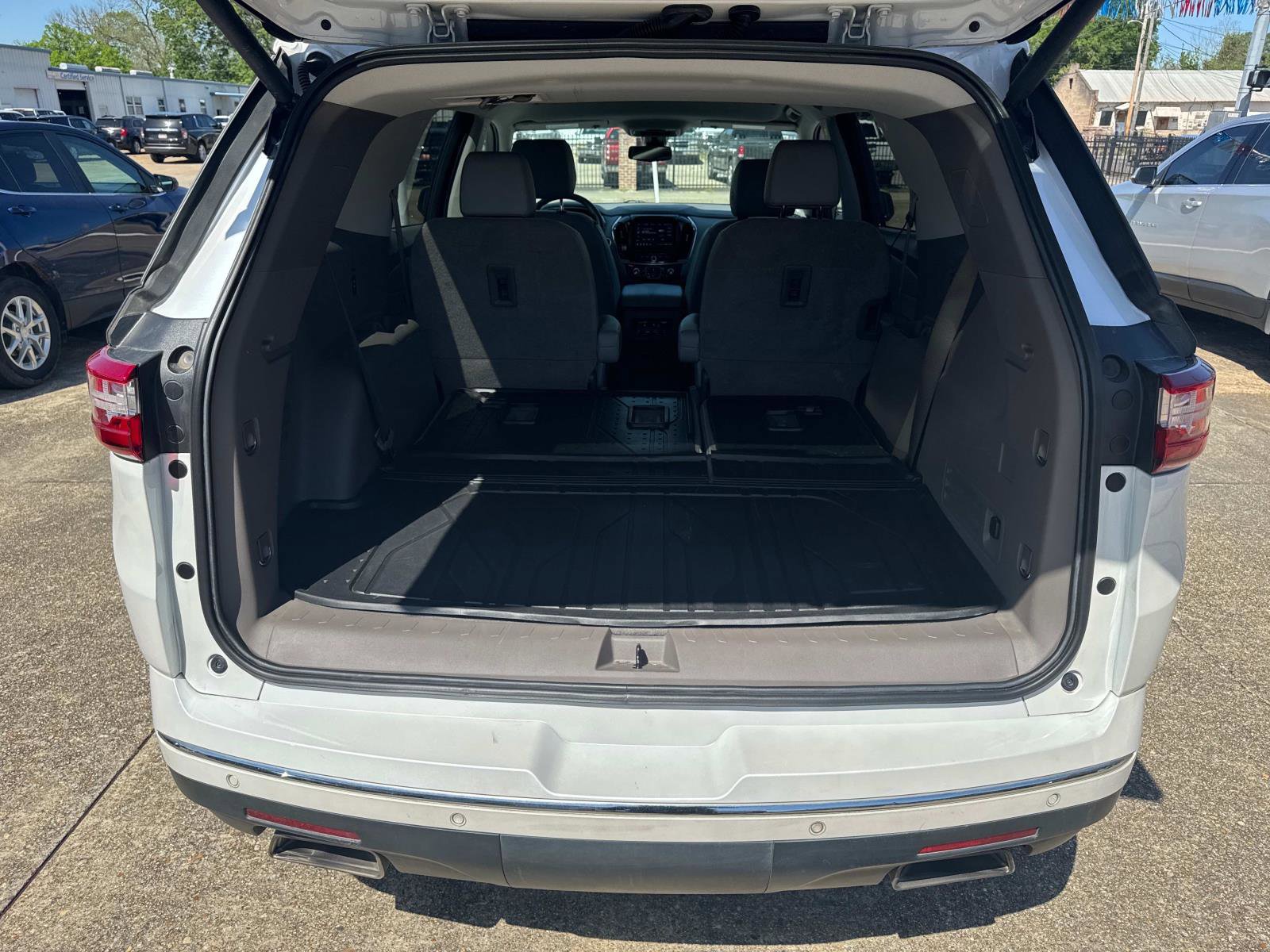 Vehicle image 6 of 12