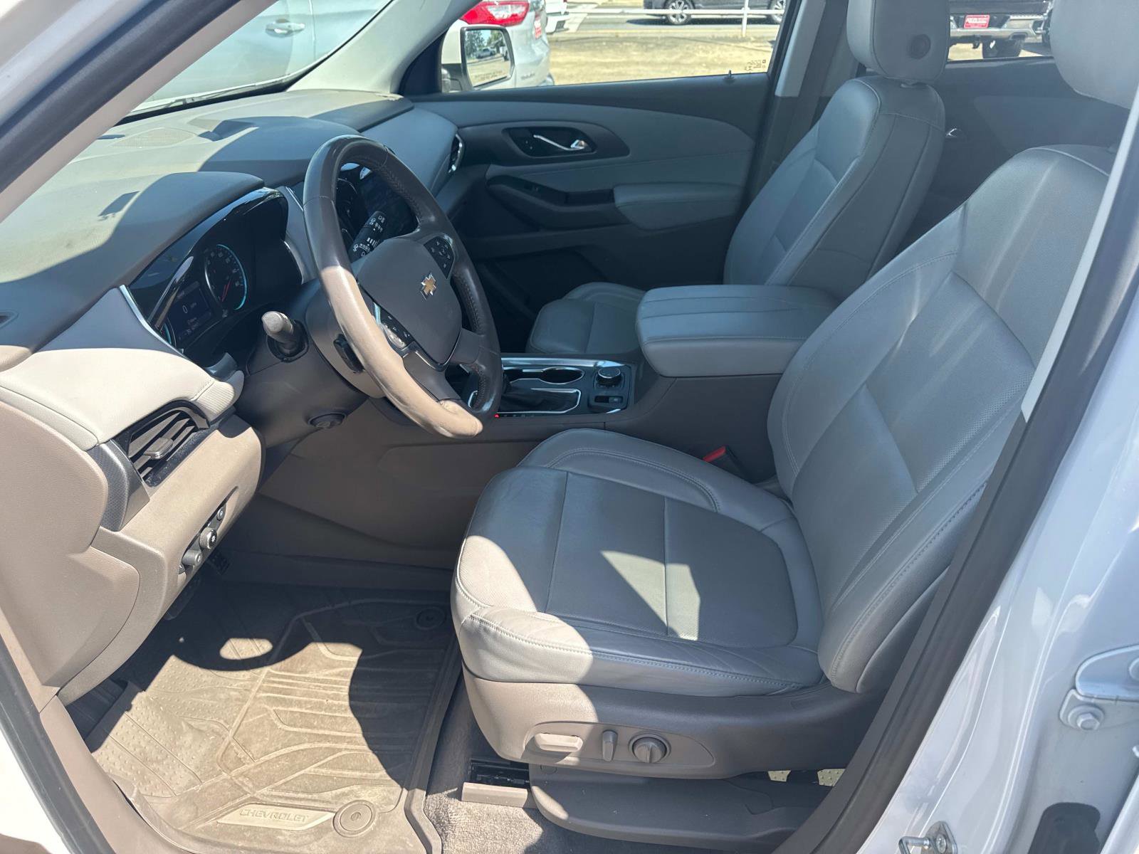 Vehicle image 8 of 12