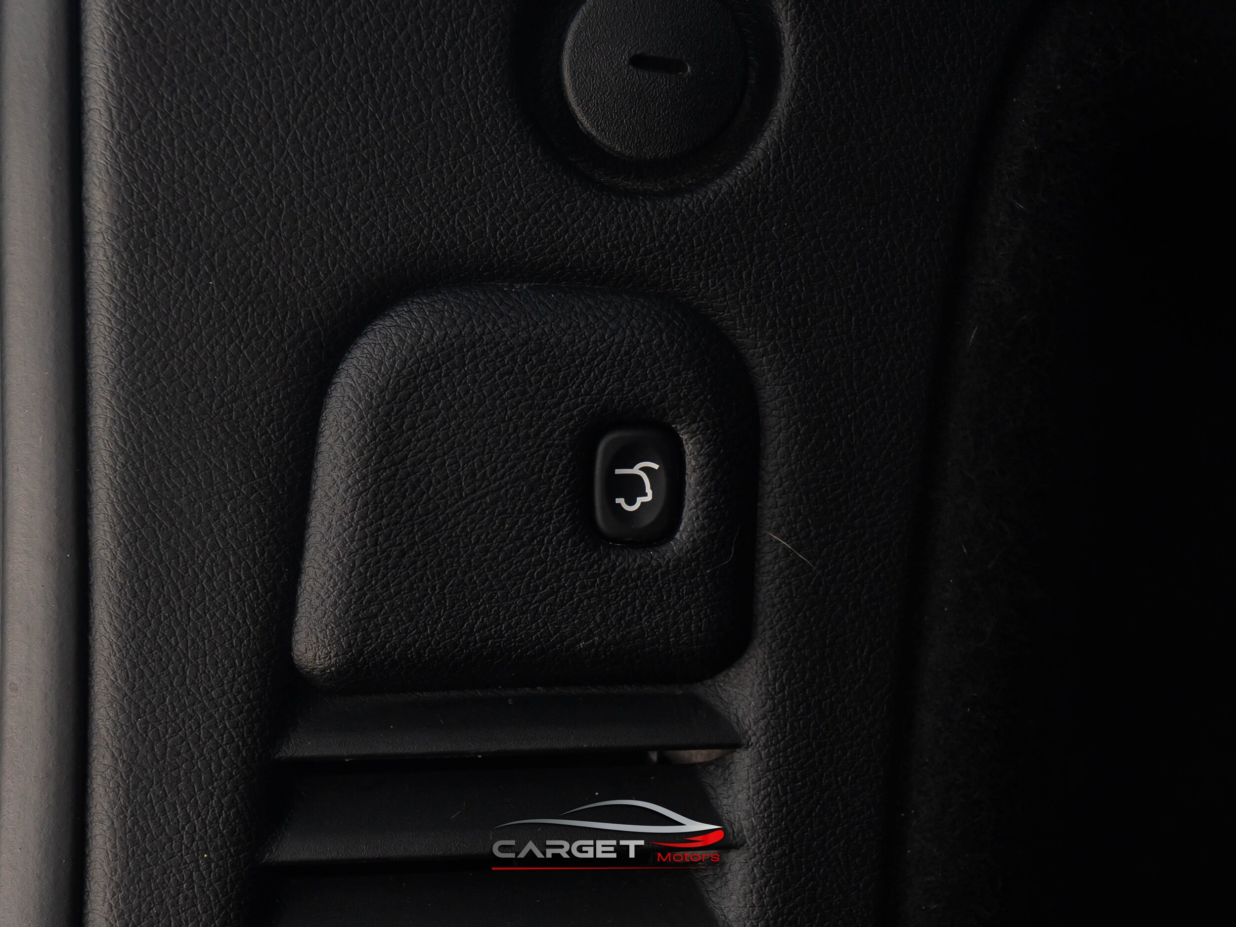 Vehicle image 43 of 51