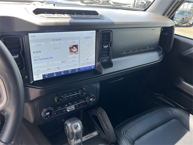 Vehicle image 32 of 34