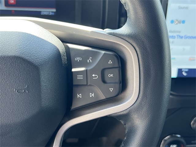 Vehicle image 33 of 34
