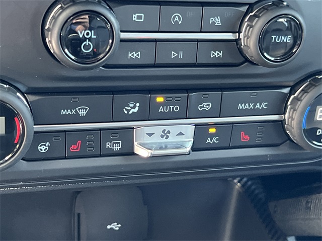 Vehicle image 29 of 34