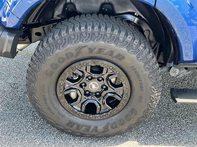 Vehicle image 10 of 34