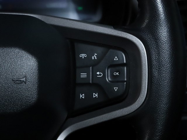 Vehicle image 27 of 45