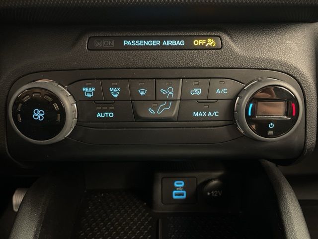 Vehicle image 21 of 23
