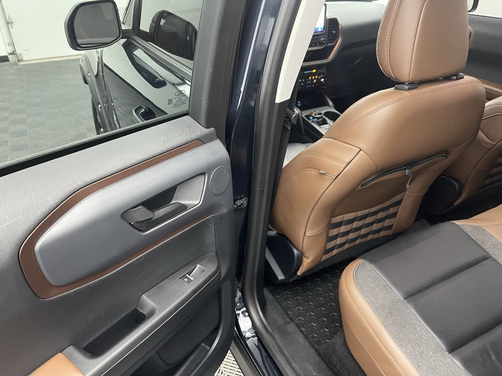 Vehicle image 32 of 34