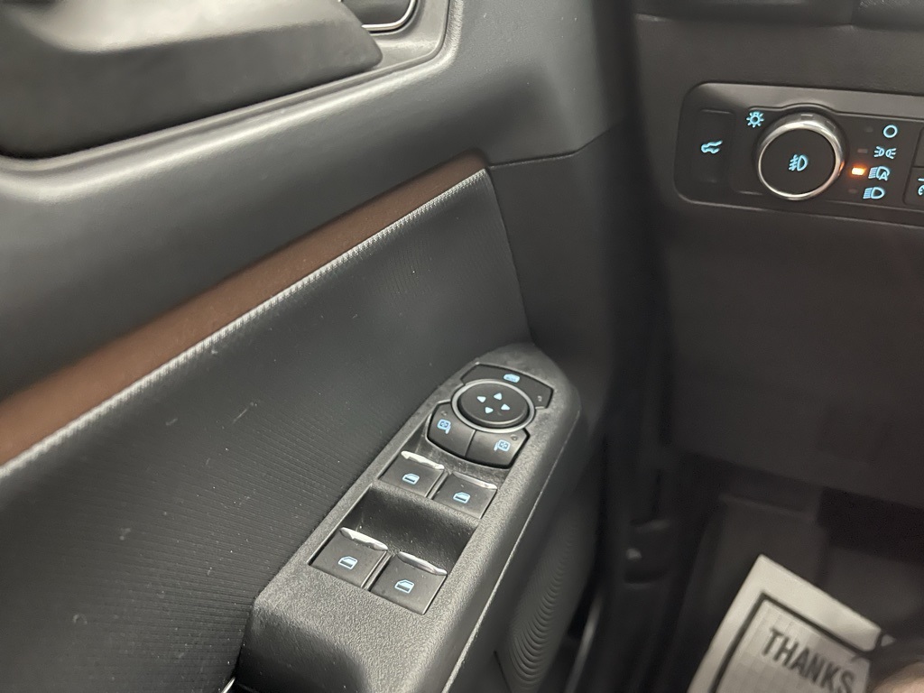 Vehicle image 28 of 34