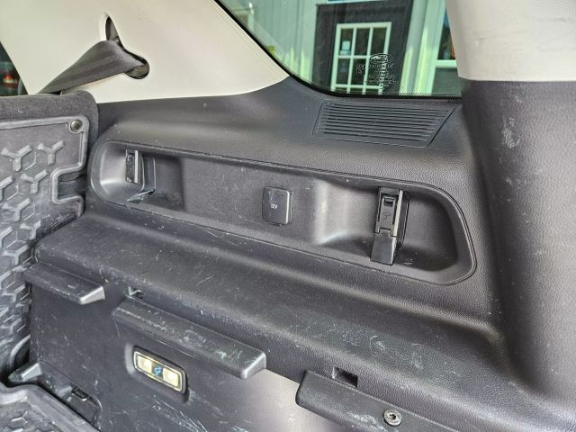 Vehicle image 25 of 61