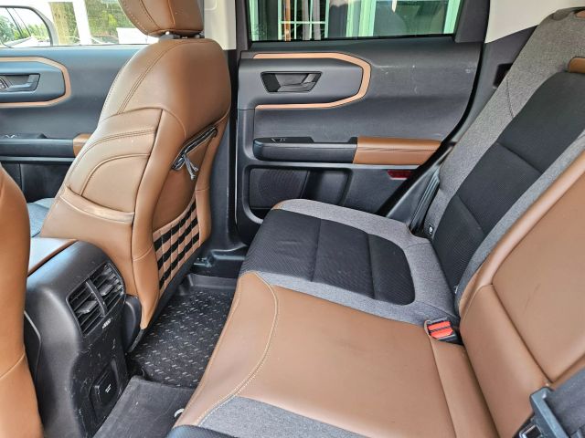 Vehicle image 32 of 61