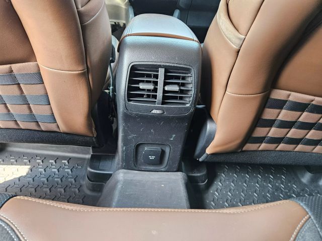 Vehicle image 35 of 61