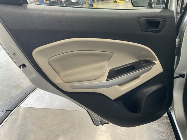 Vehicle image 27 of 30