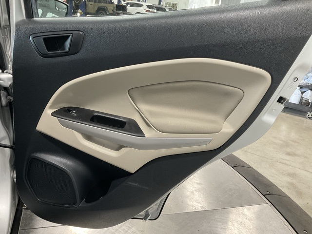 Vehicle image 28 of 30