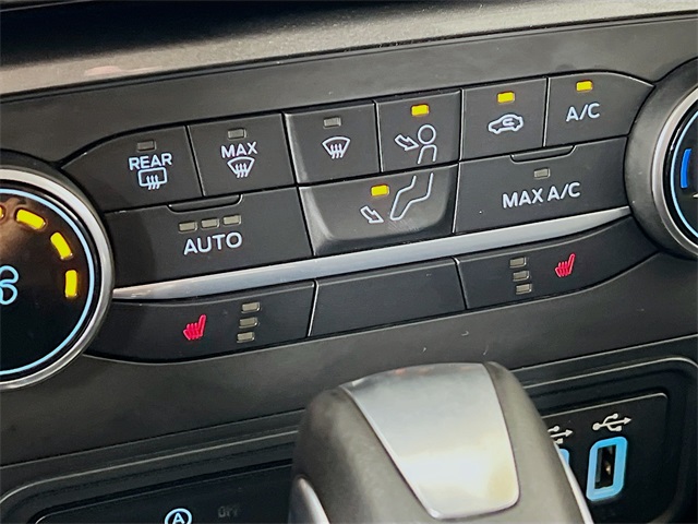 Vehicle image 33 of 41