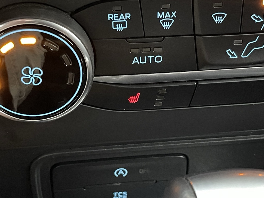 Vehicle image 22 of 32