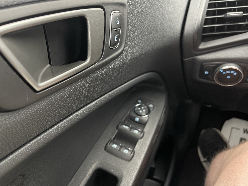 Vehicle image 28 of 32