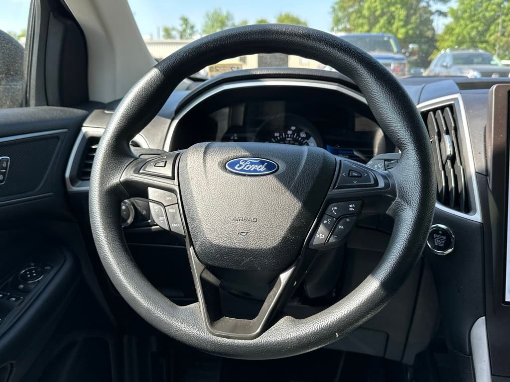 Vehicle image 13 of 21
