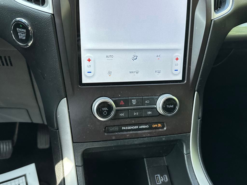 Vehicle image 19 of 21