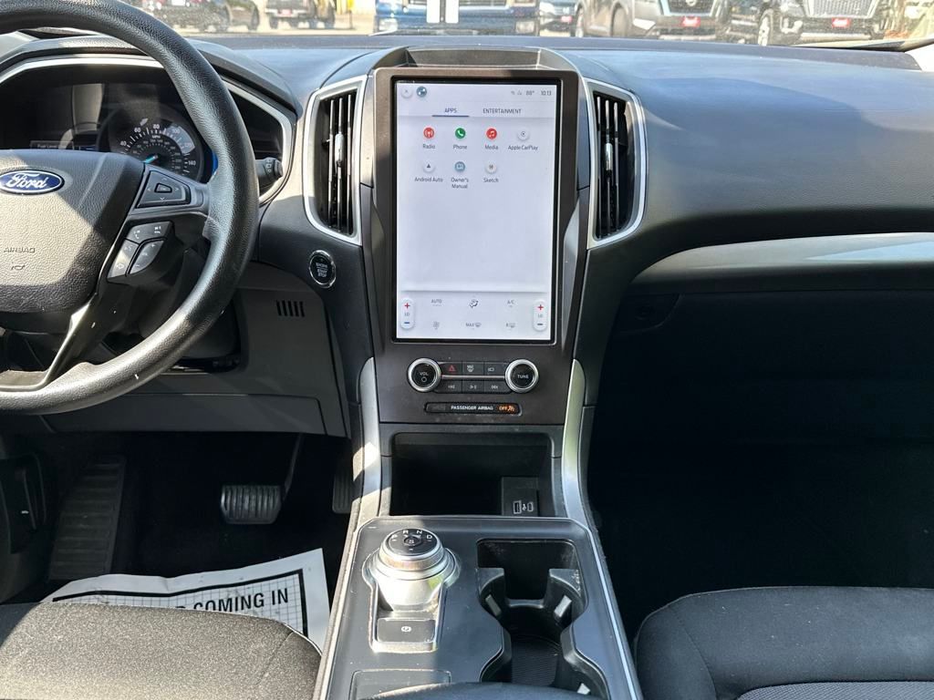 Vehicle image 10 of 21